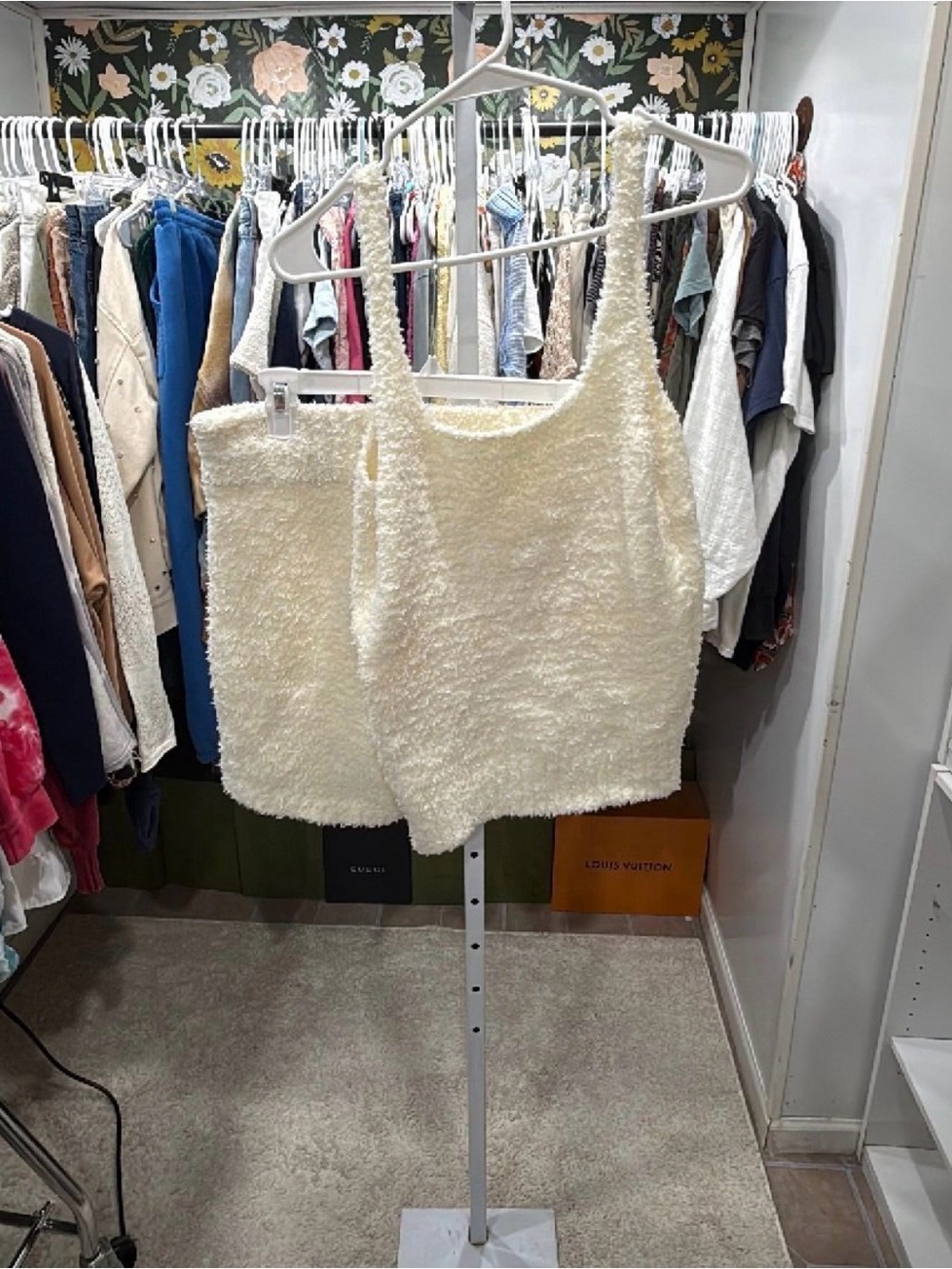 Skims lounge set (2peices) size
1/xl Super Soft